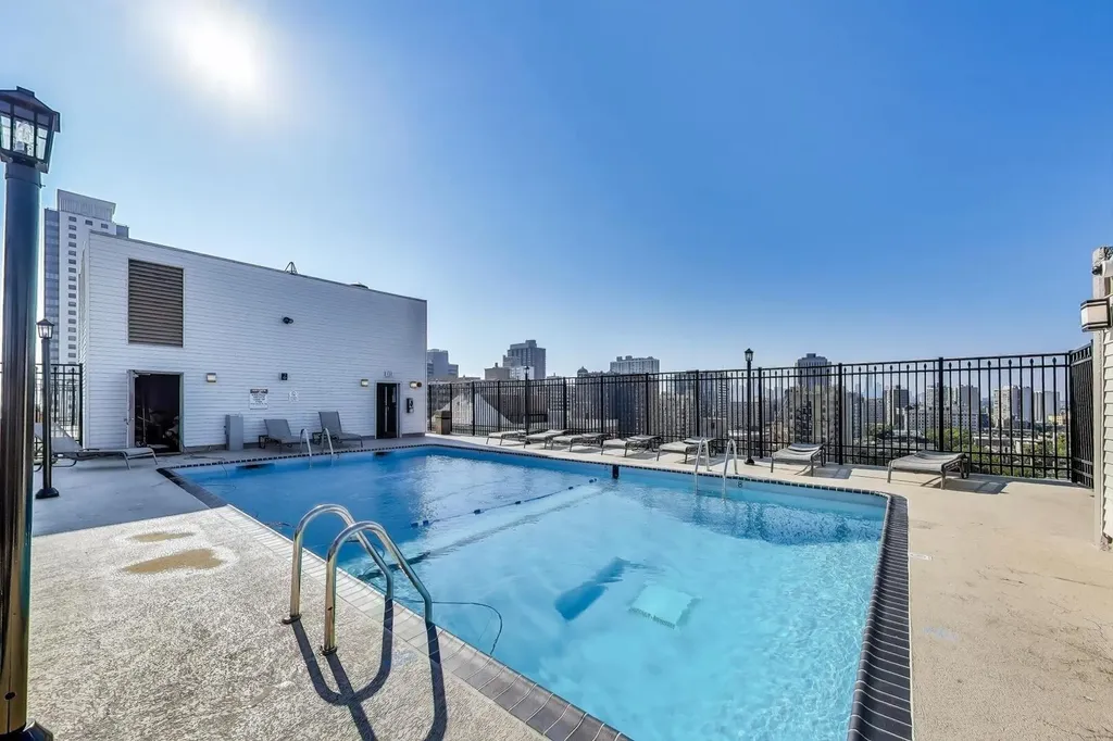 450 West Briar Place Chicago IL 60657
