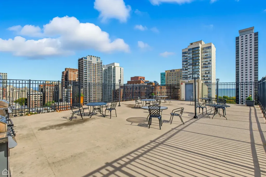450 West Briar Place Chicago IL 60657