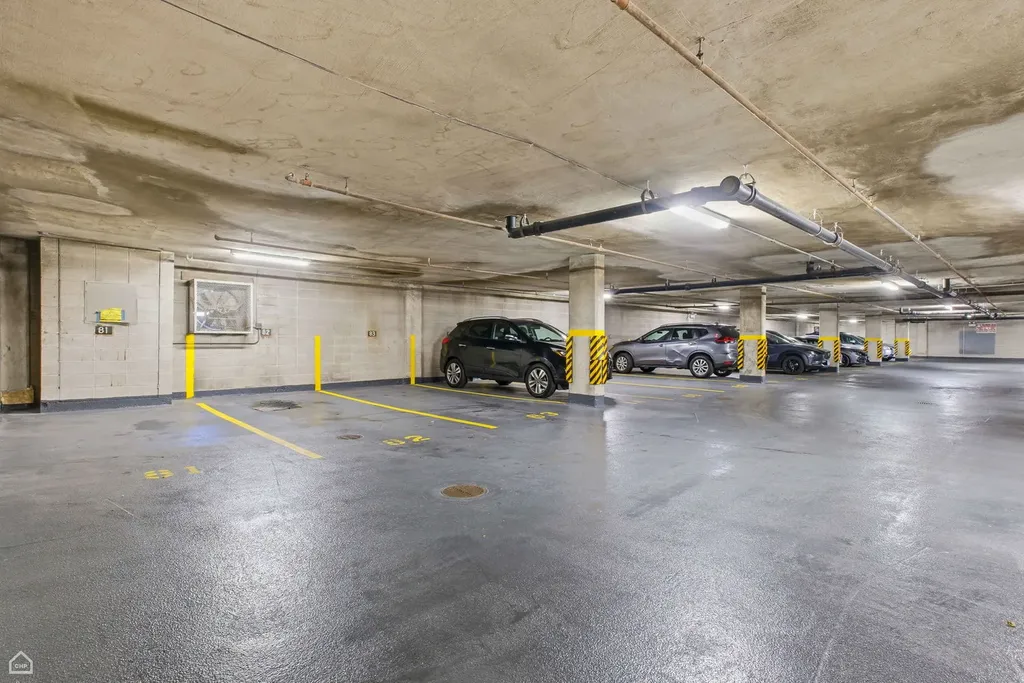 450 West Briar Place Chicago IL 60657