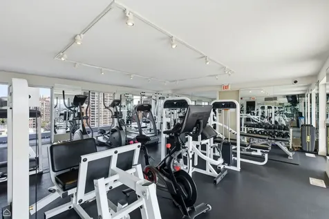 450 West Briar Place Chicago IL 60657
