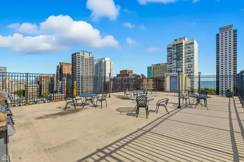 450 West Briar Place Chicago IL 60657