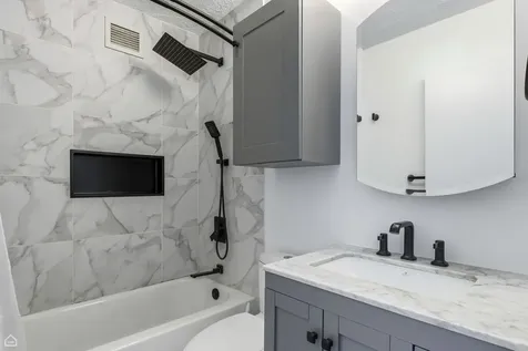 450 West Briar Place Chicago IL 60657