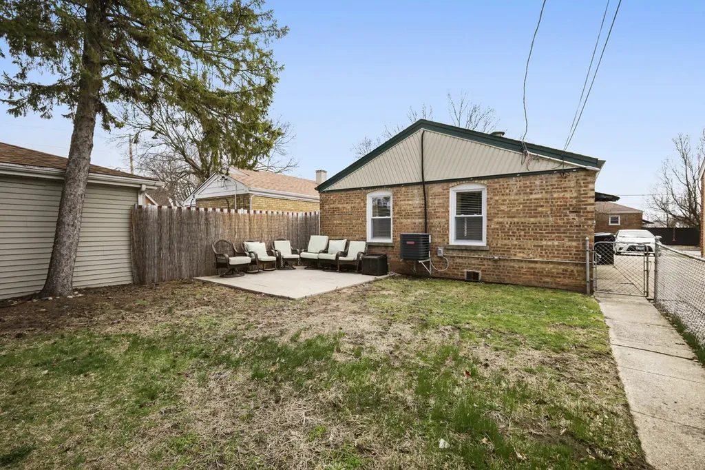 3504 West 107th Street Chicago IL 60655
