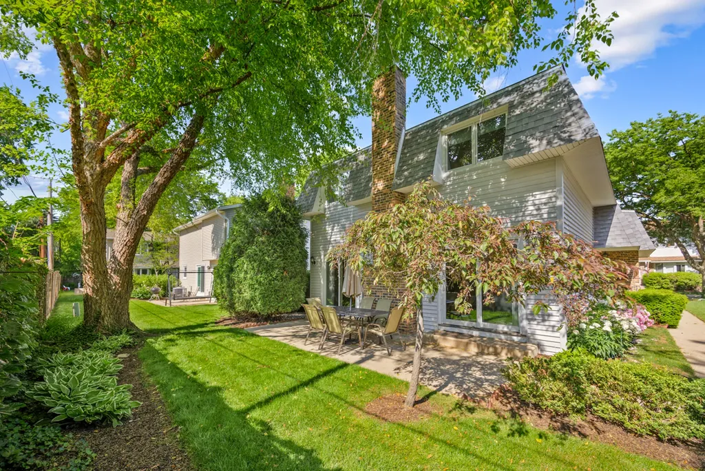 223 Pin Oak Drive Wilmette IL 60091
