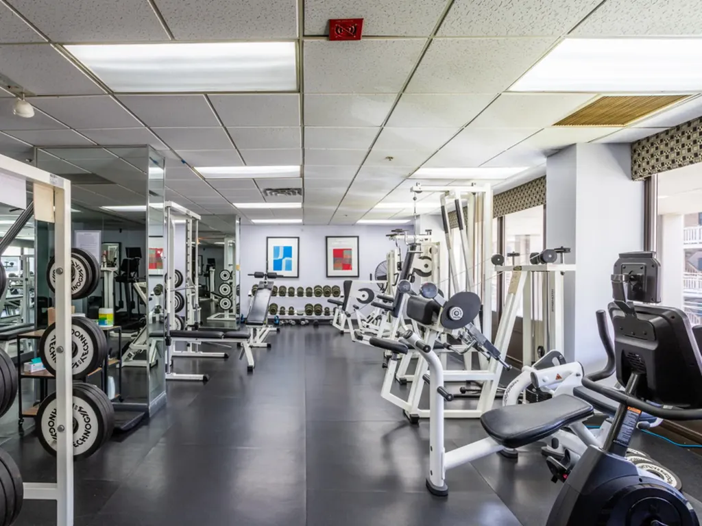 5320 North Sheridan Road Chicago IL 60640