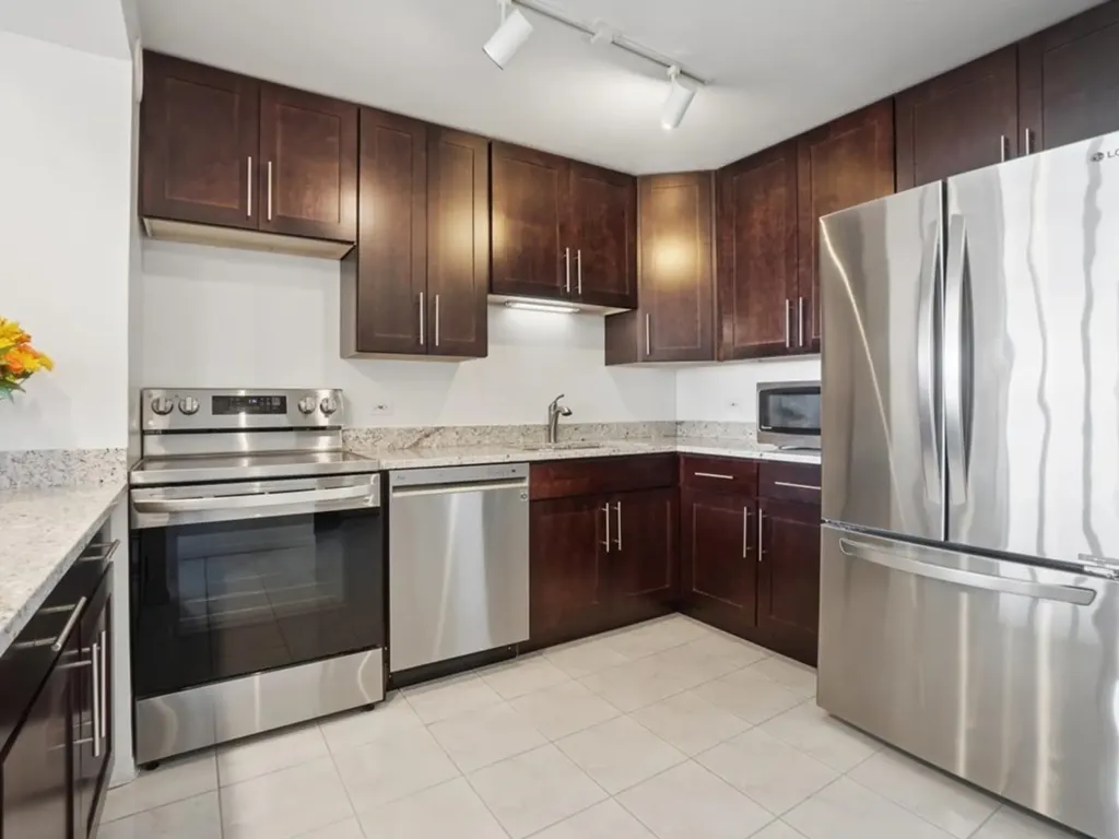 5320 North Sheridan Road Chicago IL 60640