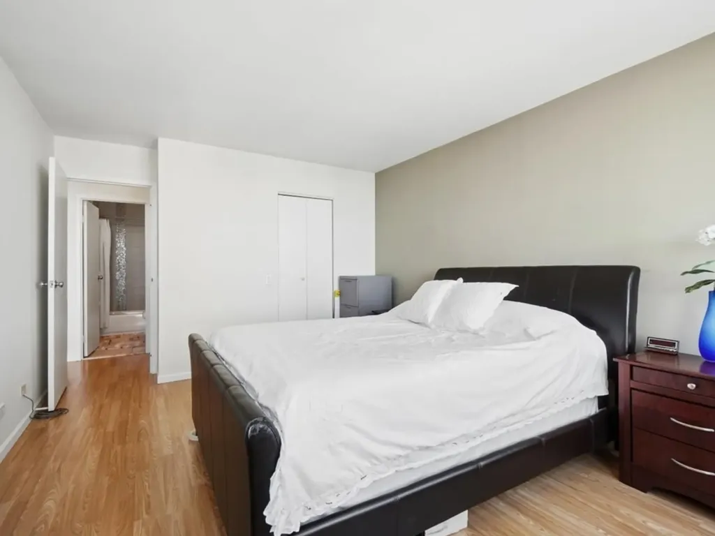 5320 North Sheridan Road Chicago IL 60640