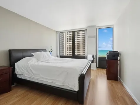 5320 North Sheridan Road Chicago IL 60640