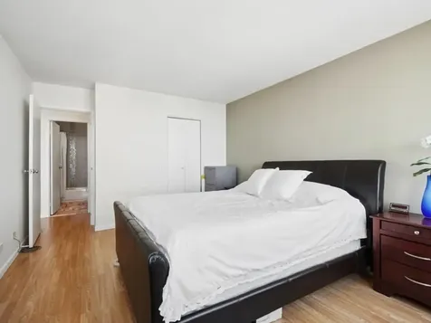 5320 North Sheridan Road Chicago IL 60640