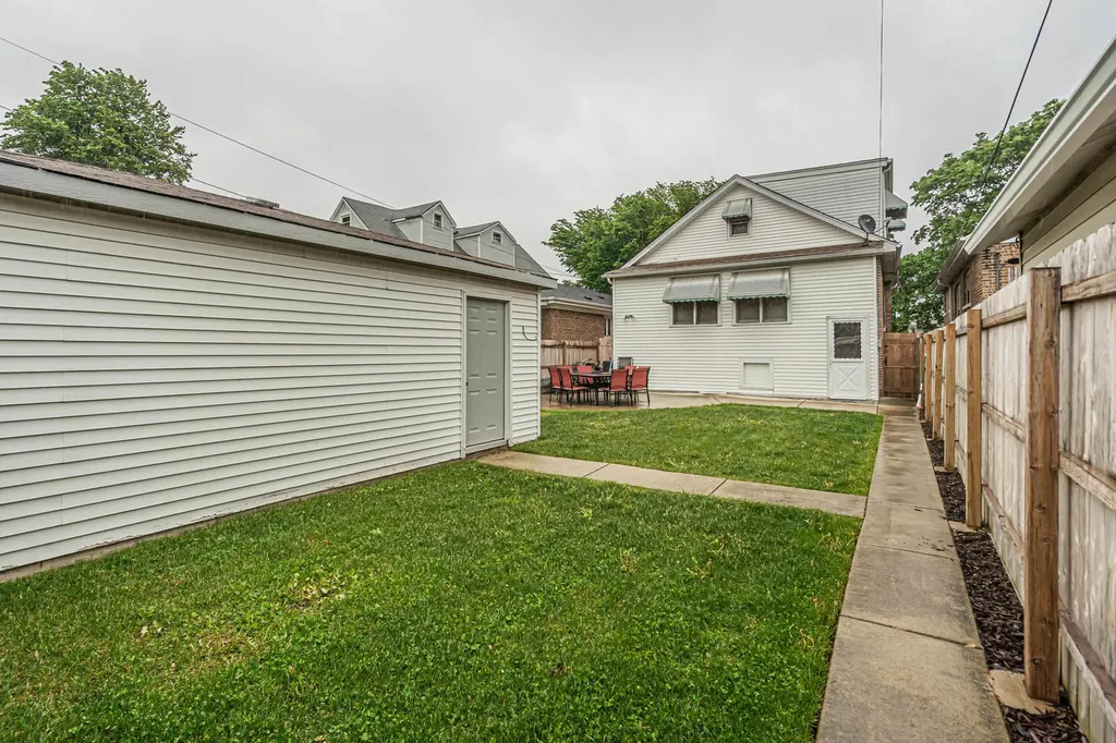 4526 North Mobile Avenue Chicago IL 60630
