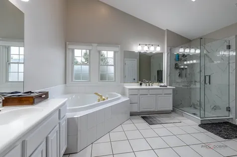 1800 Darnell Street Libertyville IL 60048