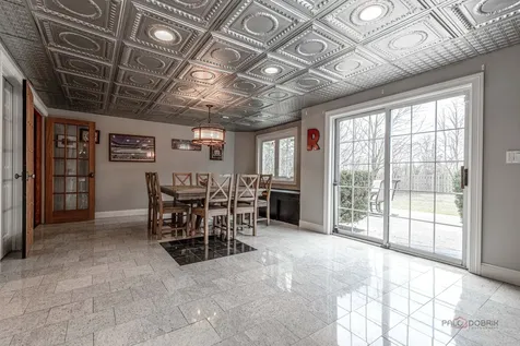 1800 Darnell Street Libertyville IL 60048