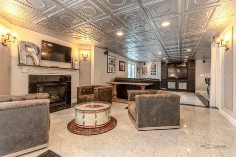 1800 Darnell Street Libertyville IL 60048