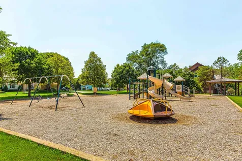 1800 Darnell Street Libertyville IL 60048