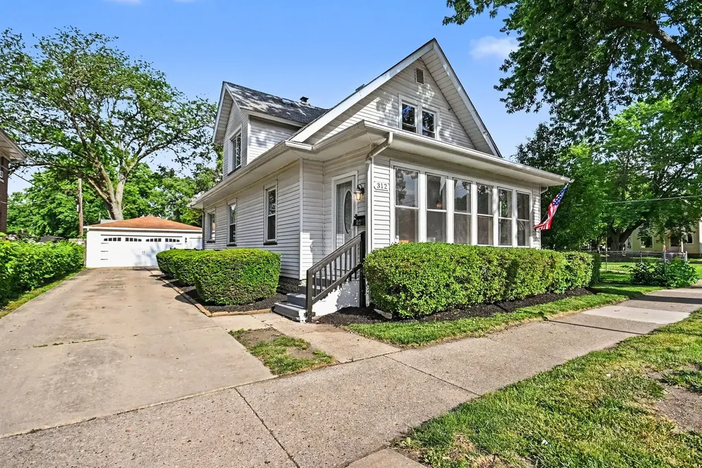 312 North Locust Street Aurora IL 60506