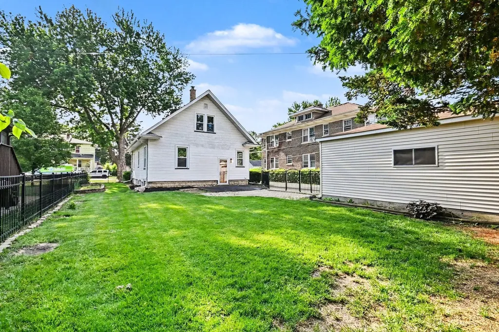 312 North Locust Street Aurora IL 60506