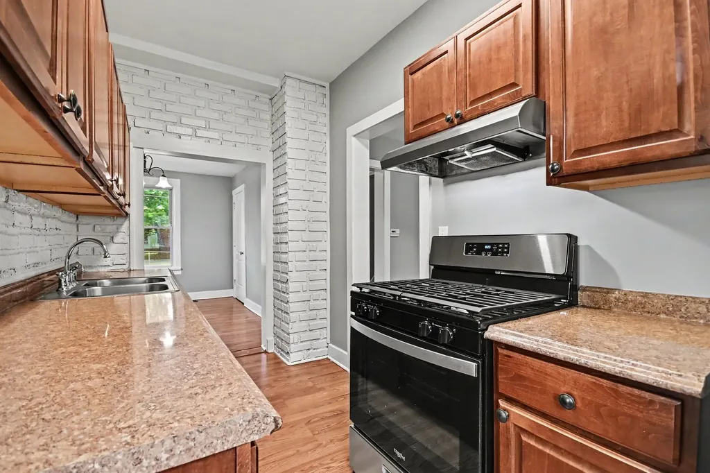 312 North Locust Street Aurora IL 60506