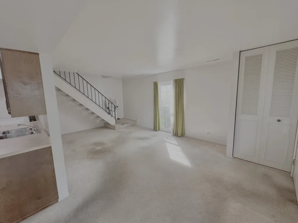 1674 Williamsburg Court Wheaton IL 60189