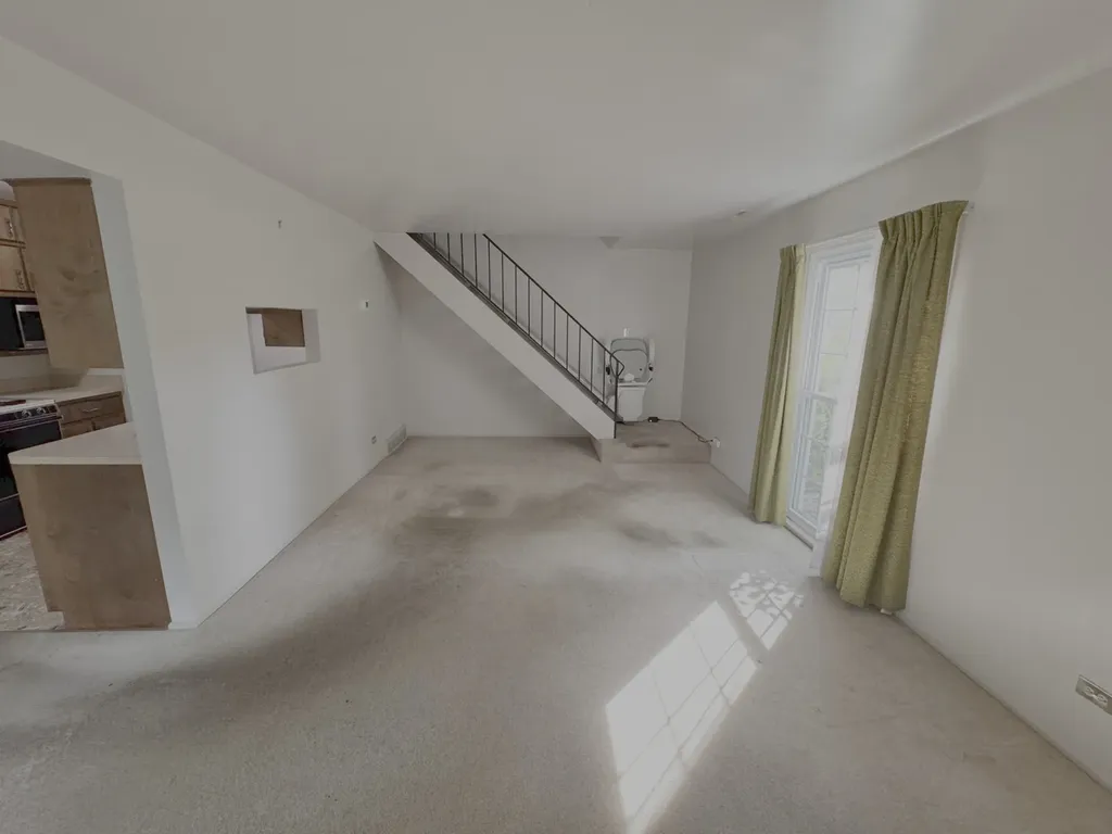 1674 Williamsburg Court Wheaton IL 60189