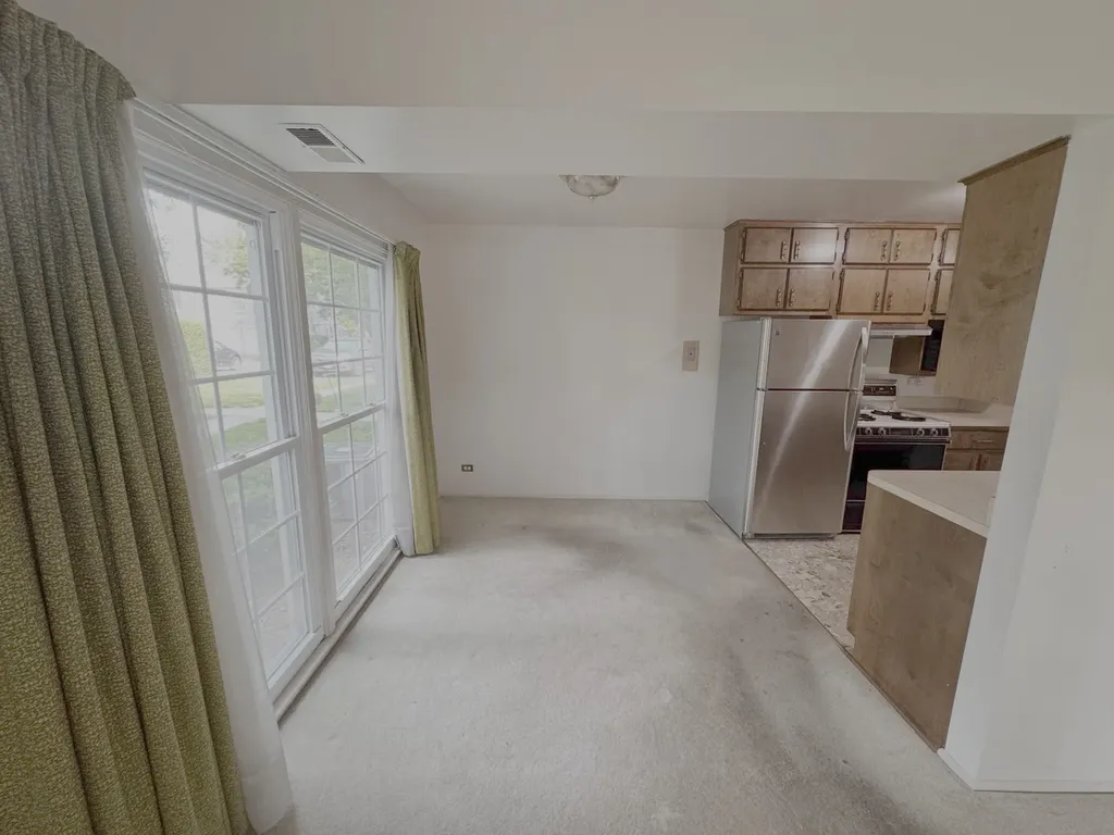 1674 Williamsburg Court Wheaton IL 60189