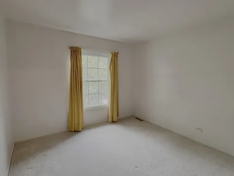 1674 Williamsburg Court Wheaton IL 60189