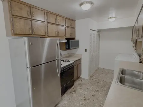 1674 Williamsburg Court Wheaton IL 60189