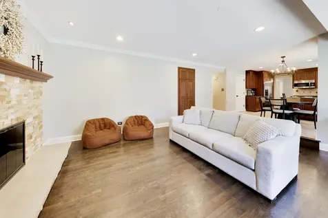 1310 West Hampton Place Palatine IL 60067