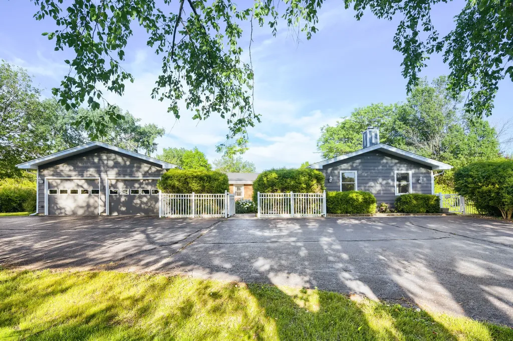 9 Tomahawk Trail Oswego IL 60543