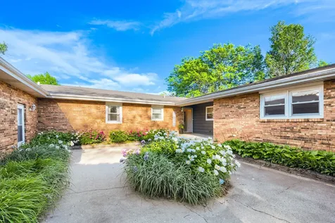 9 Tomahawk Trail Oswego IL 60543