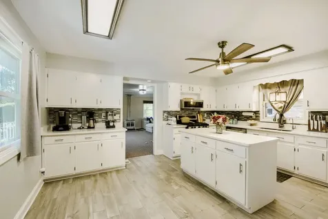 9 Tomahawk Trail Oswego IL 60543