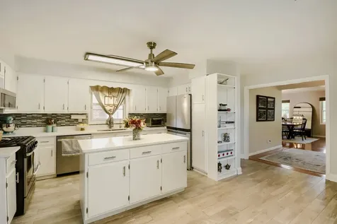 9 Tomahawk Trail Oswego IL 60543