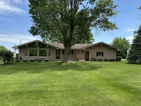 432 North Freedom Lena IL 61048