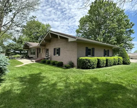 432 North Freedom Lena IL 61048