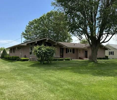 432 North Freedom Lena IL 61048