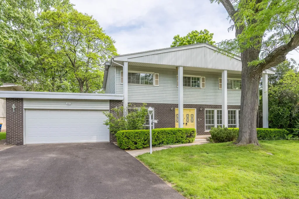 1227 Lynn Terrace Highland Park IL 60035