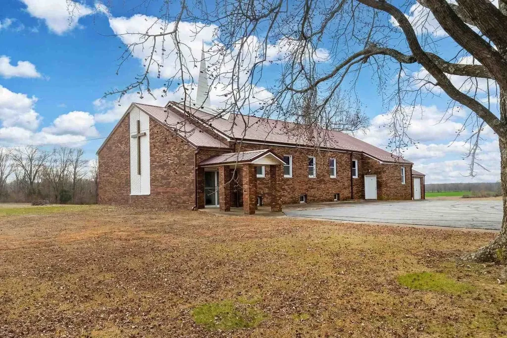 5751 Orient Blacktop Benton IL 62812