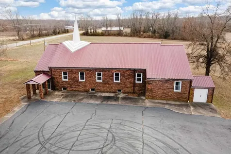 5751 Orient Blacktop Benton IL 62812
