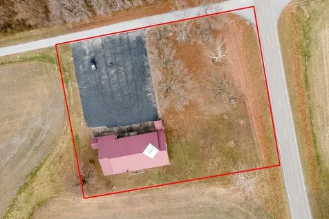 5751 Orient Blacktop Benton IL 62812