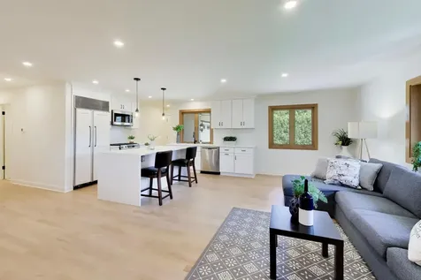 656 Jon Lane Des Plaines IL 60016