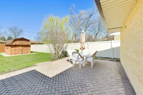 656 Jon Lane Des Plaines IL 60016