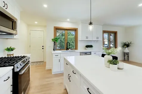 656 Jon Lane Des Plaines IL 60016