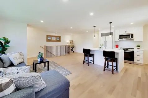 656 Jon Lane Des Plaines IL 60016