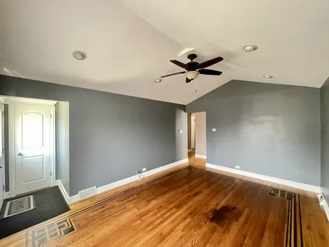 6840 West 64th Street Chicago IL 60638