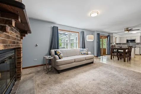 281 Tyler Court Libertyville IL 60048
