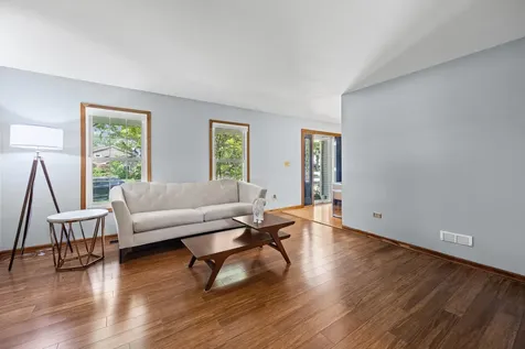 281 Tyler Court Libertyville IL 60048