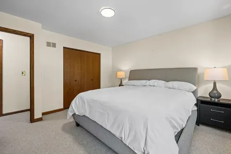 281 Tyler Court Libertyville IL 60048