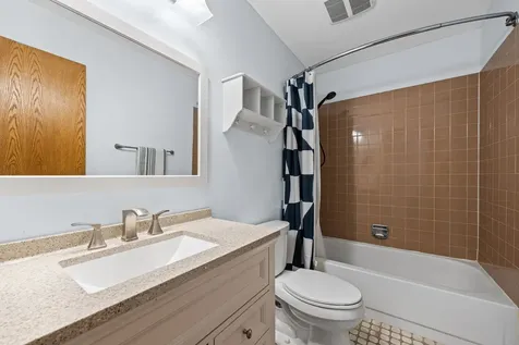 281 Tyler Court Libertyville IL 60048