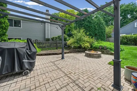 281 Tyler Court Libertyville IL 60048