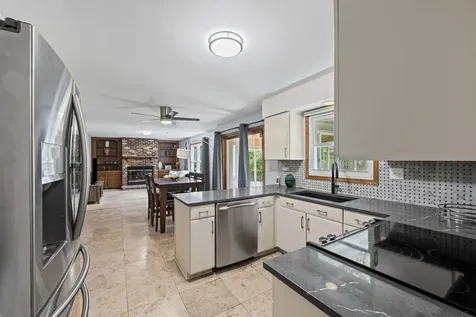 281 Tyler Court Libertyville IL 60048