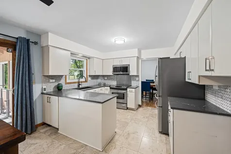 281 Tyler Court Libertyville IL 60048